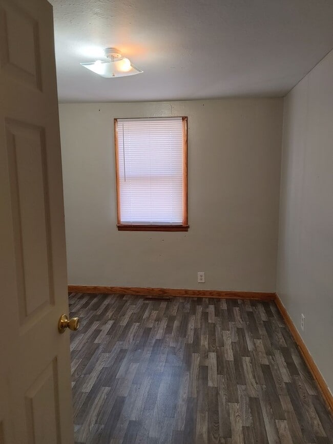 Building Photo - 812 Grafton St