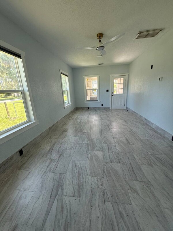 Foto del edificio - 4486 Mills Rd