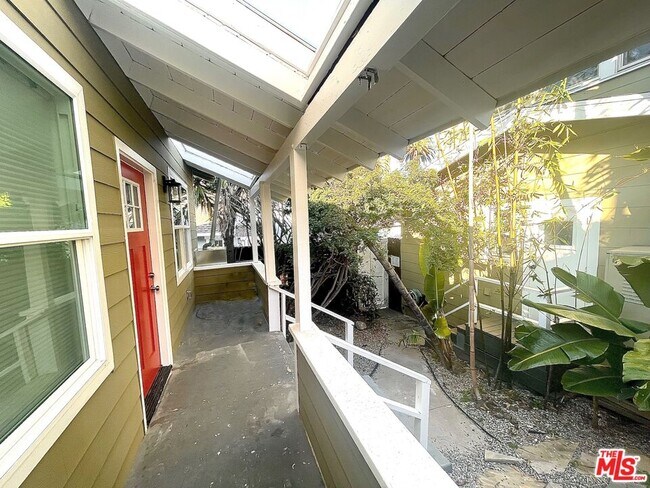 Foto del edificio - 129 Clubhouse Ave