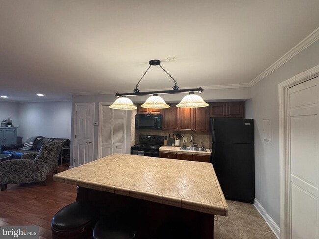 Building Photo - 34B Darien Way