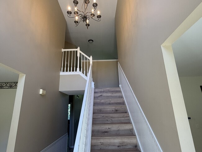 Building Photo - 575 Capital Ln