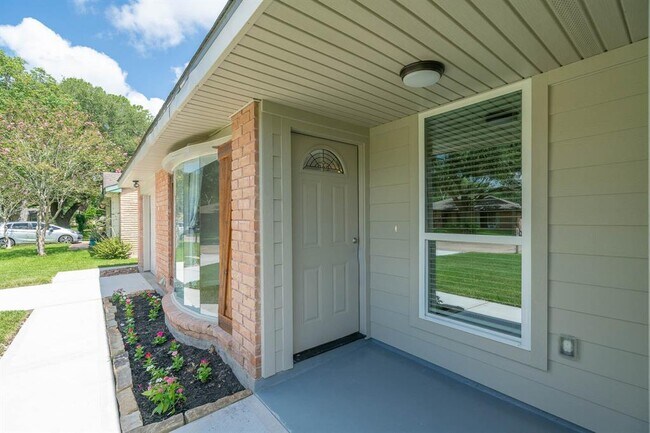 Building Photo - 511 Avondale Ln