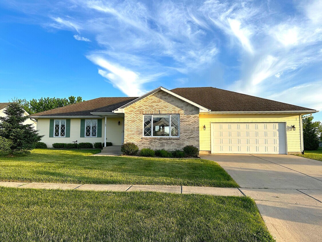 Primary Photo - 105 Prairie Dr