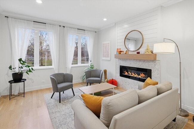 Foto del edificio - 5240 W Winnemac Ave