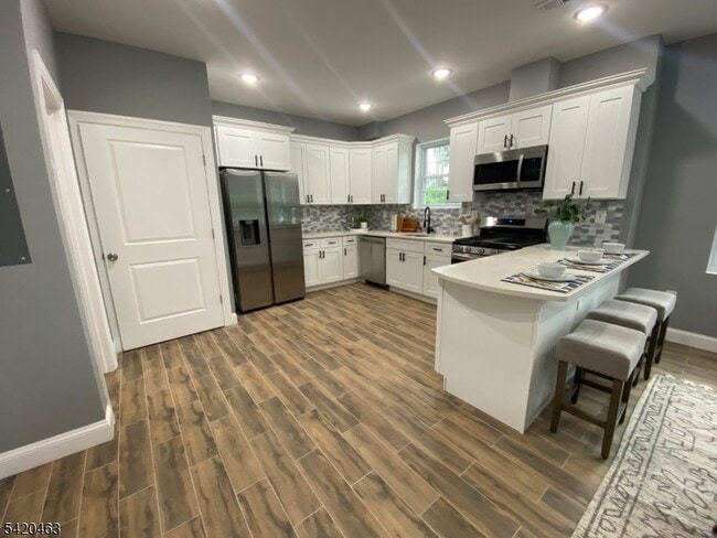 Foto del edificio - 825 Allwood Rd