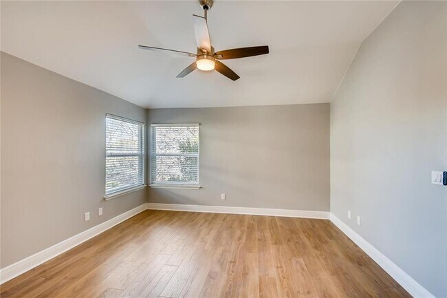 Foto del edificio - 6108 Skahan Ln