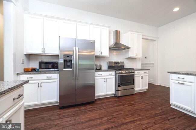 Building Photo - 22395 Arbor Cir