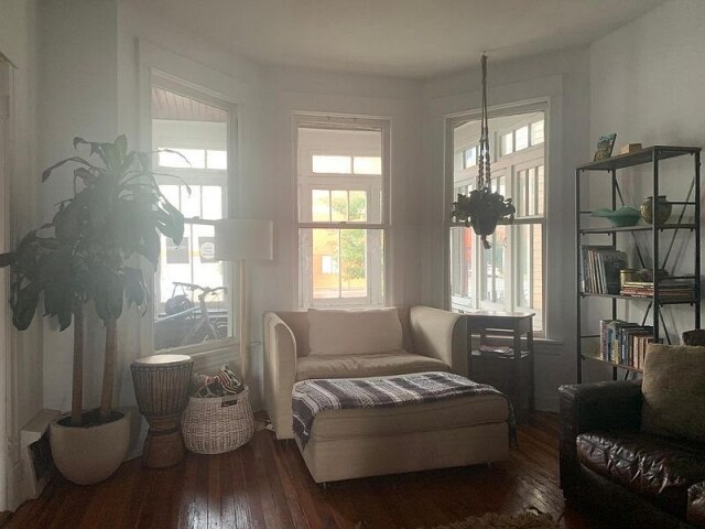 Foto principal - 2838 N Western Ave
