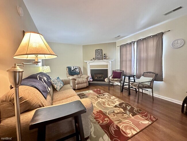 Building Photo - 3 br, 2 bath House - 116 Camelot Dr