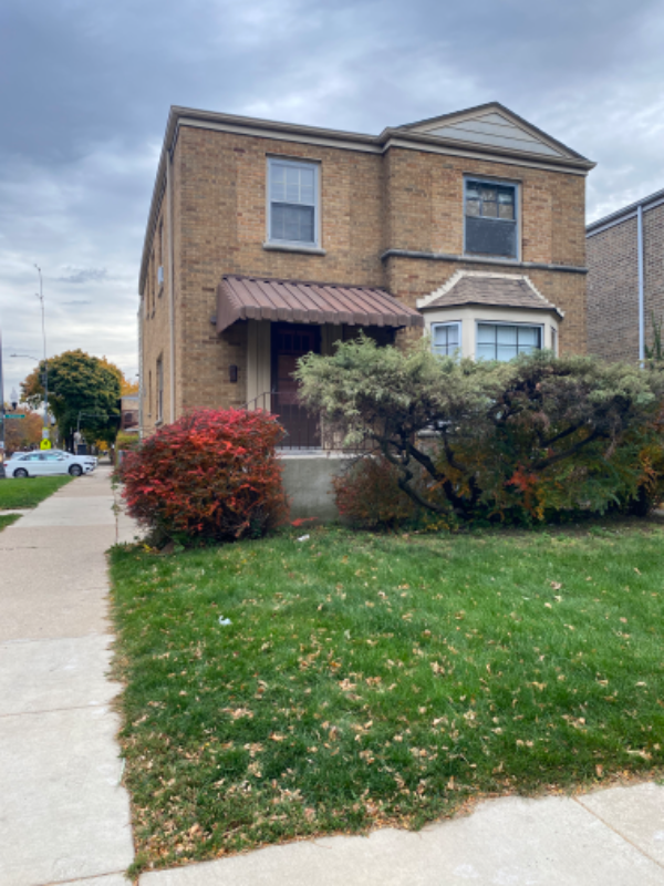 Building Photo - 4401 W Wrightwood Ave