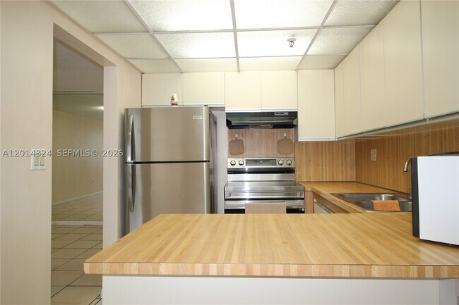 Foto del edificio - 17890 W Dixie Hwy