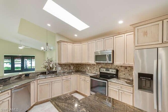 Building Photo - 13250 Oak Hill Loop