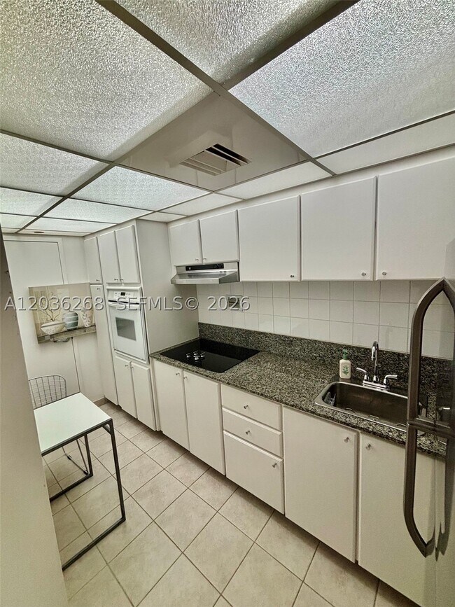 Foto del edificio - 1000 West Dr
