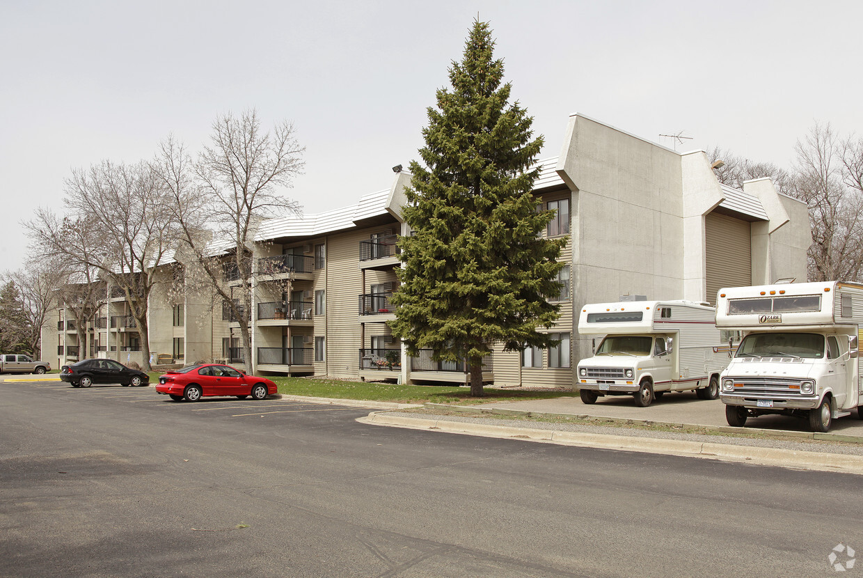 Primary Photo - Tower Hills West Apartments