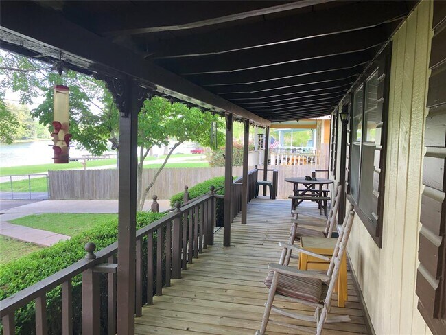 Building Photo - 1745 E Pine Lake Cir
