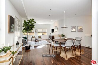 Building Photo - 850 N Poinsettia Pl