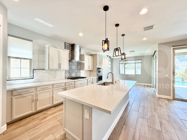 Building Photo - 262 E Lantana Dr