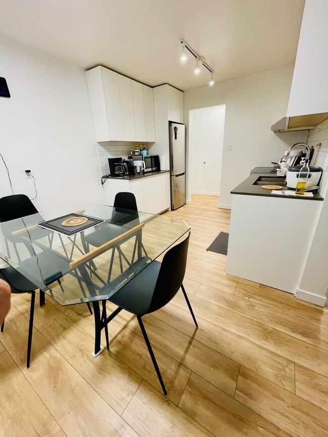 Building Photo - 1480-1480 Boundary Crescent