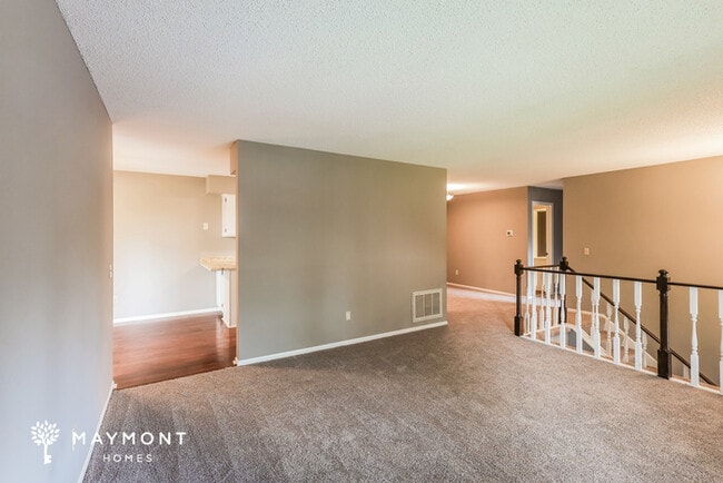Building Photo - 8433 Thomas Ct N