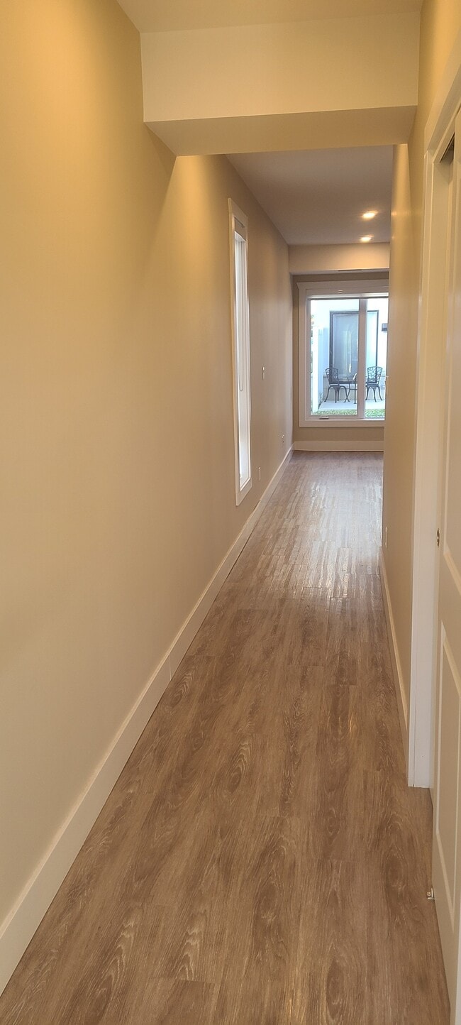Building Photo - 550 Sandison St