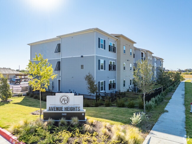 Entrada - Avenue Heights