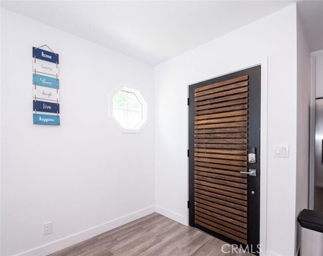 Foto del edificio - 6225 Noble Ave