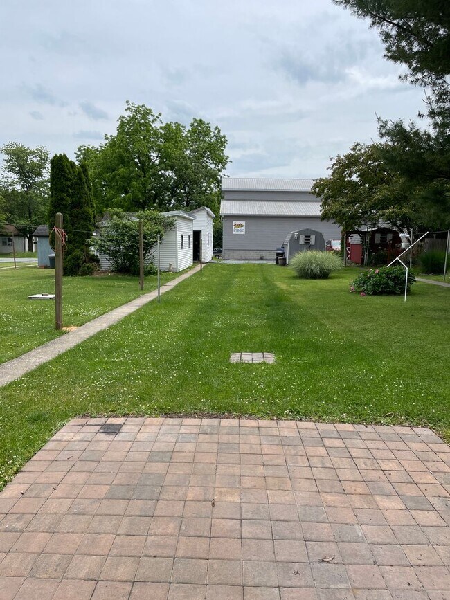 Foto del edificio - Nice Semi Detached home 2br LARGE bathroom...
