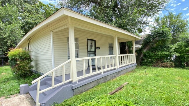 Building Photo - 832 Marianna St