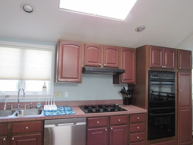 Building Photo - 9 Saltworks Ln
