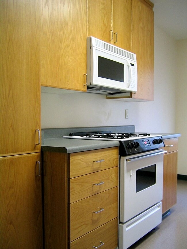 Photo - WHAT’S SPECIAL COMFORTABLE SHARED SPACE    BRIGHT OPEN-CONCEPT LAYOUT    DINING AREA SPACIOUS TOW... Apartment