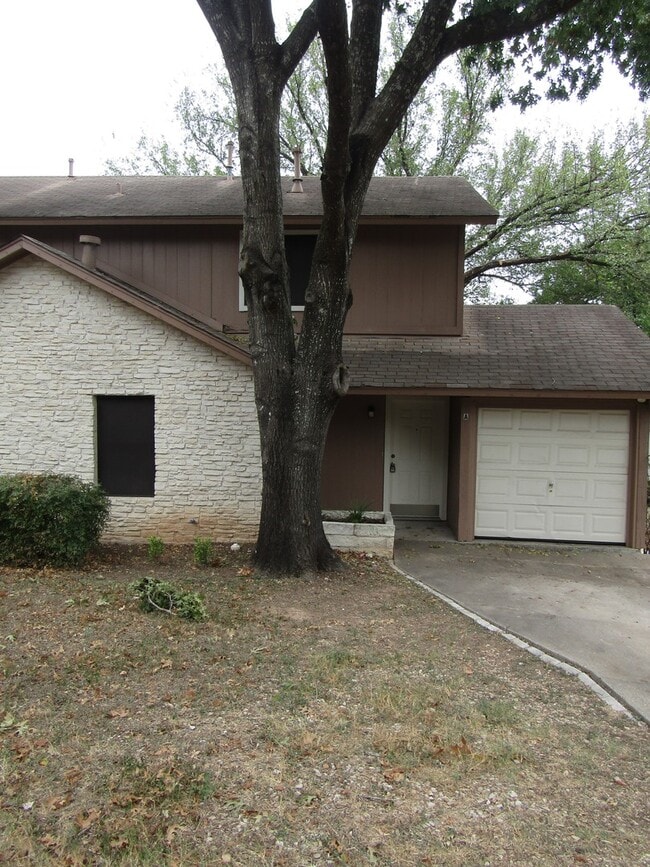 Building Photo - 812 Ramble Ln