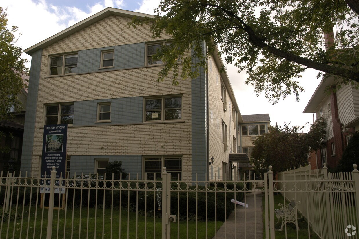 Primary Photo - 1617 W Touhy Ave