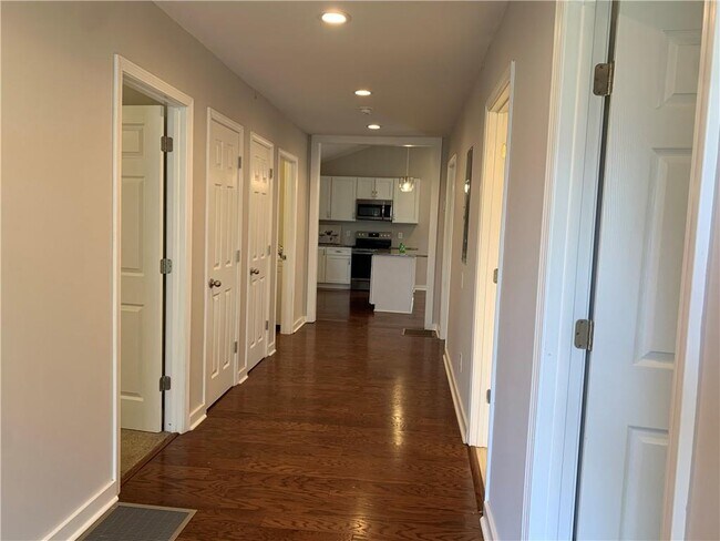Foto del edificio - 1342 Akridge St NW