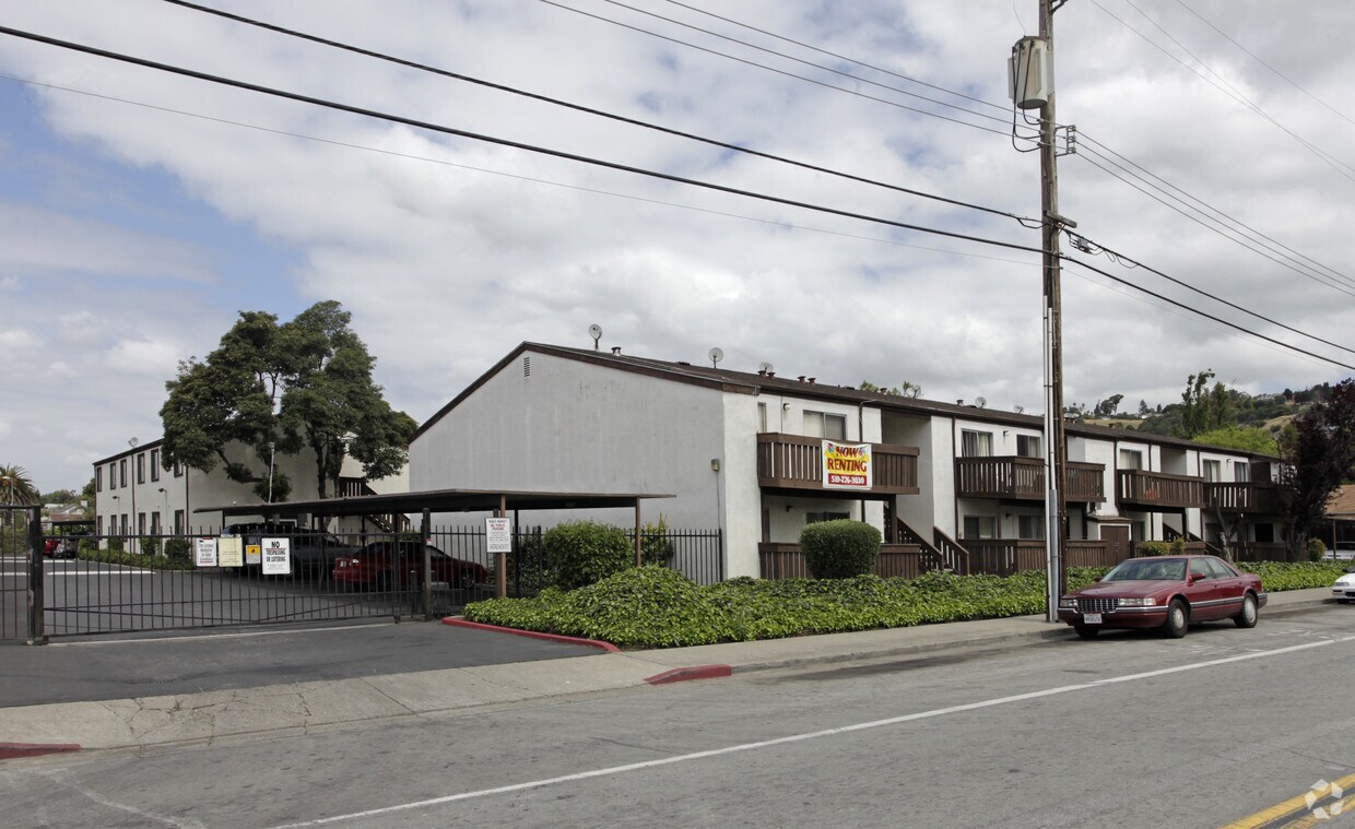 Primary Photo - Leandro Greens Apartments
