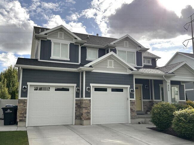 Building Photo - 835 N Plainsman Dr