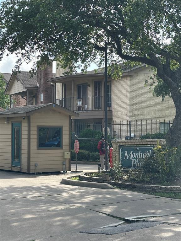 Primary Photo - 2121 Hepburn St