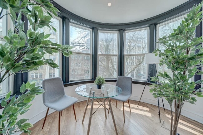 Building Photo - 1925 N Prospect Ave