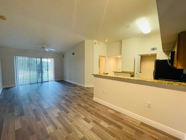 Building Photo - 271 SW Palm Dr SW