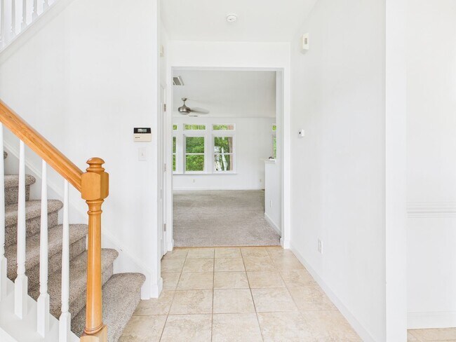 Building Photo - Stunning 4-Bedroom, 2.5-Bathroom Home in t...