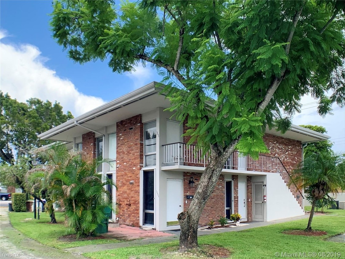 Primary Photo - 2 br, 2 bath Condo - Country Club of Miami