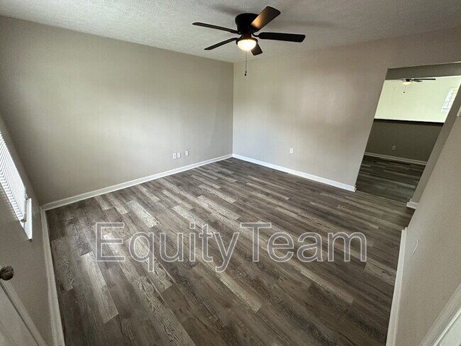 Foto del edificio - 10032 Regency Ct