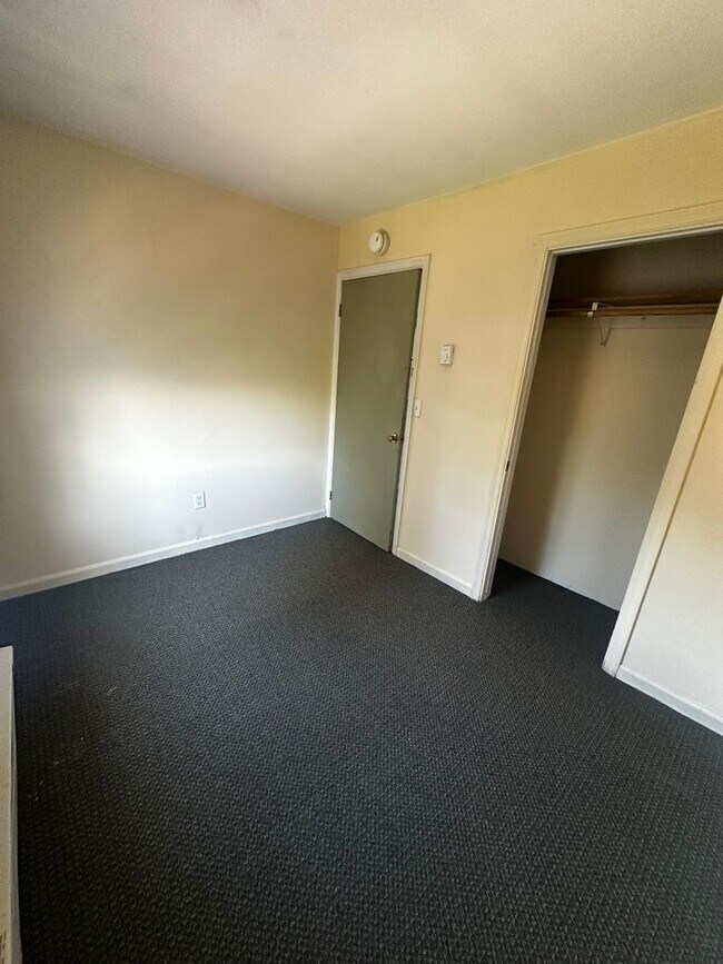 Building Photo - 207 S Union St