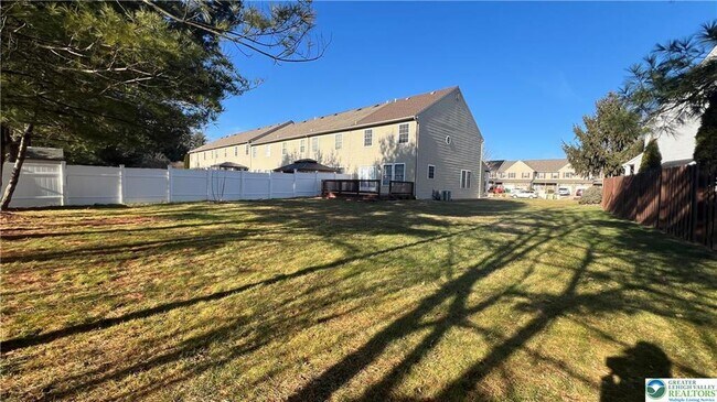 Foto del edificio - 1732 Pinewind Dr