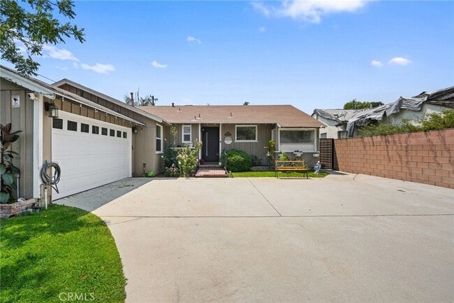 Foto del edificio - 8745 Valjean Ave