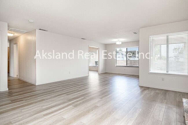 Building Photo - Manteca