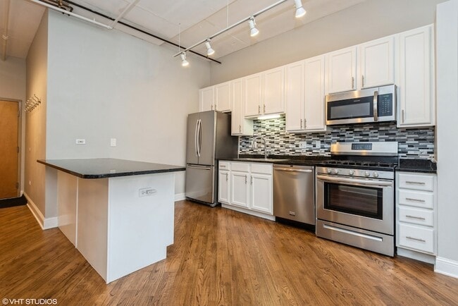 Building Photo - 6 S Laflin St