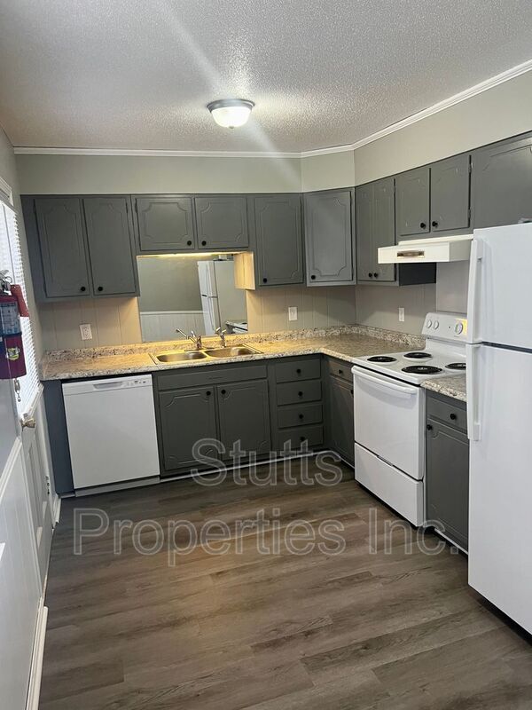 1975 Darby Dr Unit D5, Florence, AL 35630 Condo for Rent in Florence