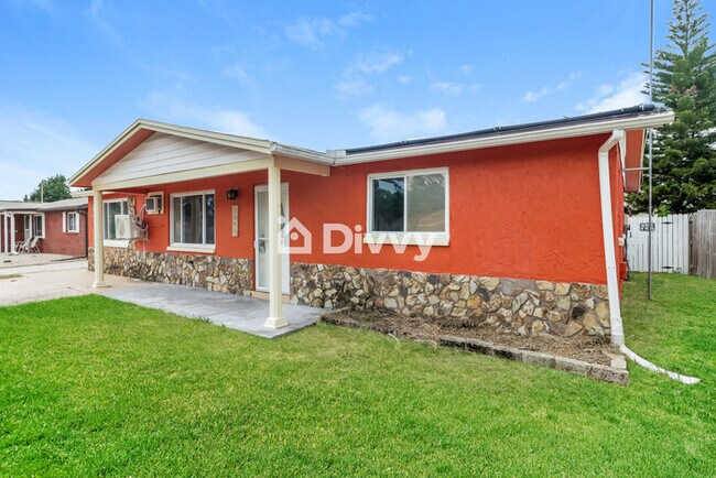 Foto del edificio - 5041 Fitchburg Dr, Holiday, FL 34690
