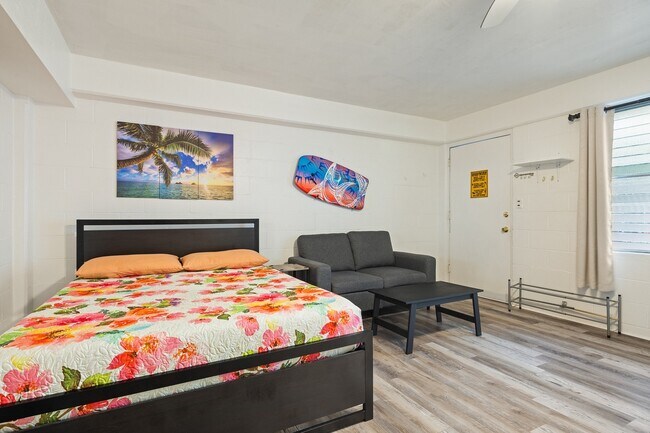 Foto del edificio - Fully Furnished Studio, 1 Bathroom. NO parking. Electric, water and sewer are included in the rent.