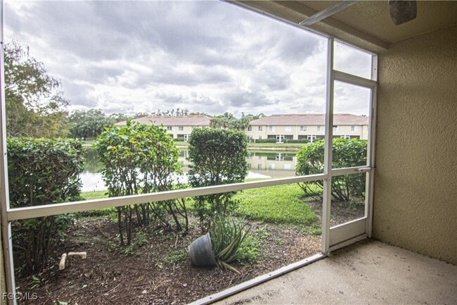 Foto del edificio - 12020 Rain Brook Ave